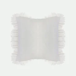 Funda cojín volantes 60x60 cm BL.*Muy Mucho Outlet